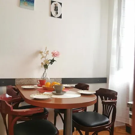 Varglien, With Garden Place Apartment
