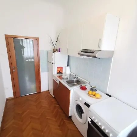 Varglien, With Garden Place Apartment