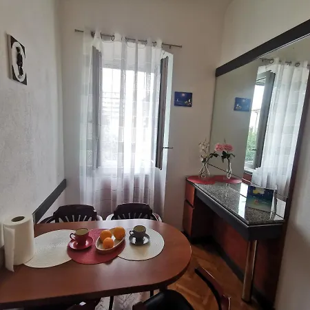 Apartment Varglien, With Garden Place *