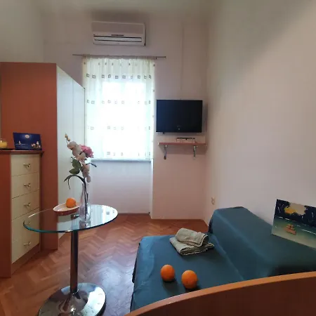 Varglien, With Garden Place Apartment